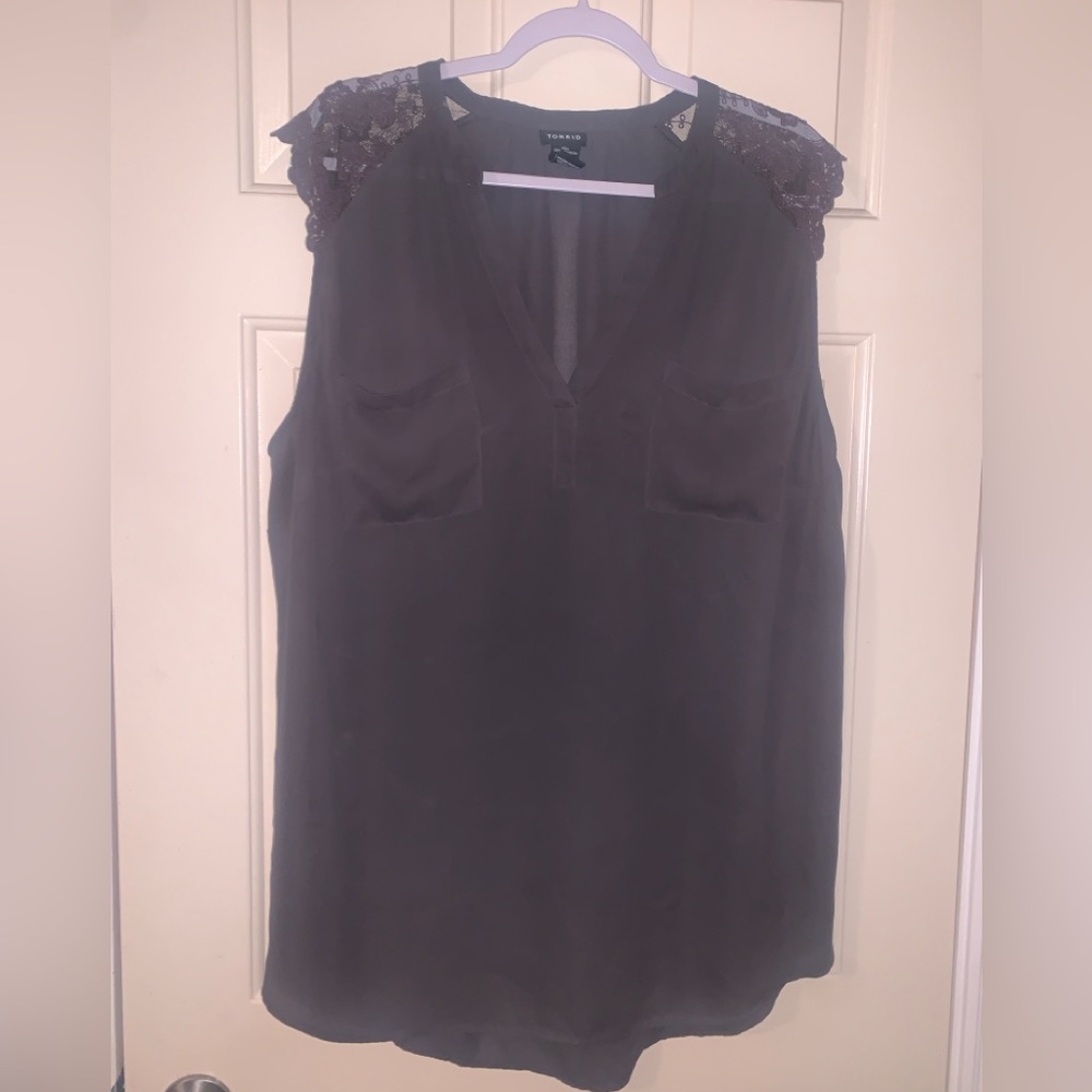 Torrid blouse grey with lace detail